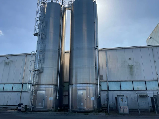 2 silo’s 150 ton met chiller frigel en droger munters - afbeelding 1 van  59