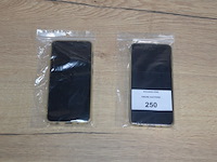 2 smartphones samsung galaxy a10 zonder lader met gebarsten schermen (b401) - afbeelding 1 van  9