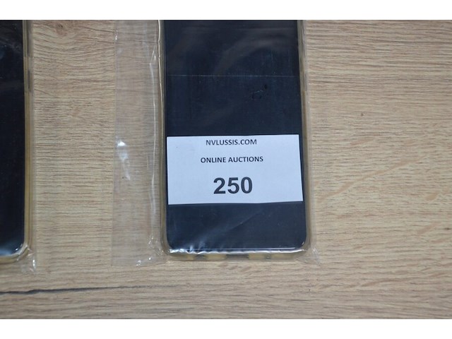 2 smartphones samsung galaxy a10 zonder lader met gebarsten schermen (b401) - afbeelding 2 van  9