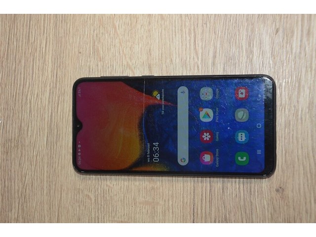 2 smartphones samsung galaxy a10 zonder lader met gebarsten schermen (b401) - afbeelding 7 van  9