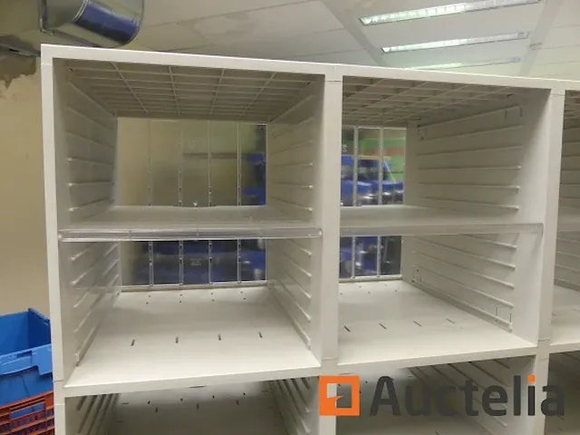 2 sorteerkasten met styromega postkluisjes - afbeelding 1 van  6