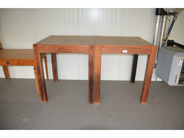 2 staantafels ca. 1 m x 1 m - afbeelding 1 van  4