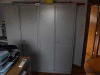 2 stalen dossierkasten (staande op eerste verdieping) - afbeelding 1 van  1