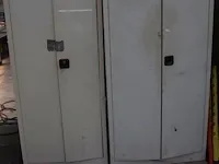 2 stalen opbergkasten met inhoud - afbeelding 1 van  2
