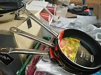 2 steelpannen 24 cm & 1 steelpan 28 cm - afbeelding 1 van  4