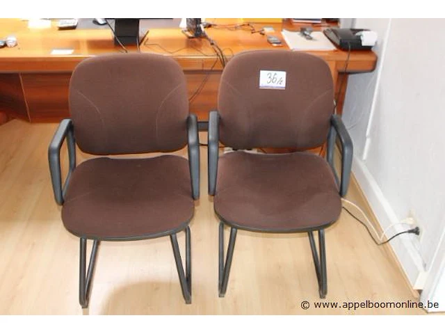 2 stoelen in stof bekleed - afbeelding 1 van  1