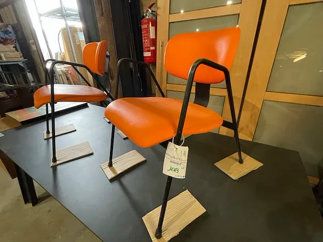 2 stoelen - afbeelding 1 van  4