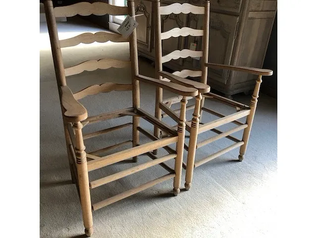 2 stoelen - afbeelding 1 van  6