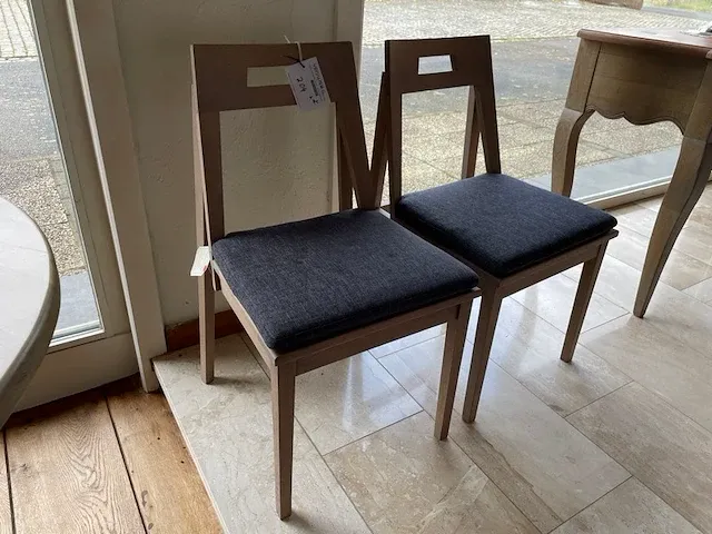 2 stoelen - afbeelding 1 van  6