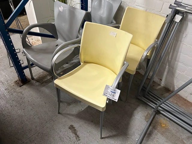 2 stoelen - afbeelding 1 van  4