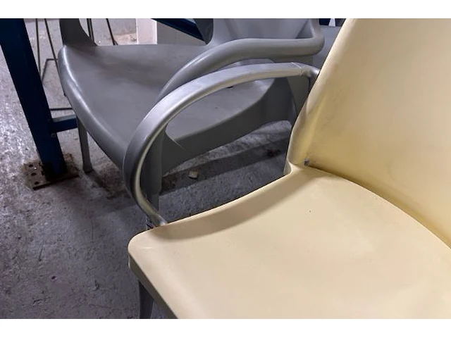 2 stoelen - afbeelding 3 van  4