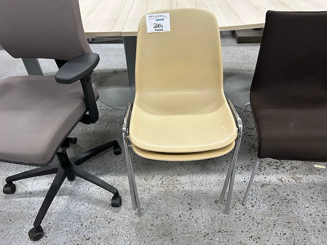 2 stoelen - afbeelding 1 van  4