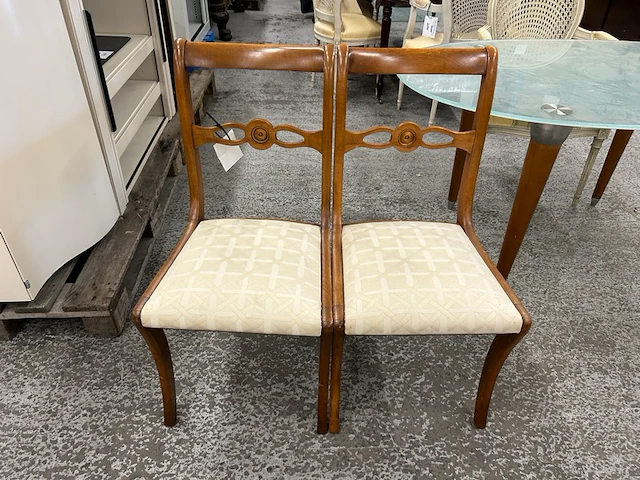 2 stoelen - afbeelding 1 van  4