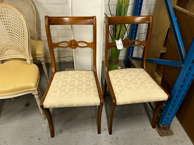 2 stoelen - afbeelding 1 van  5