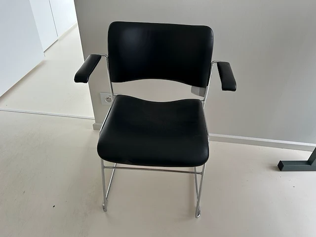 2 stoelen - afbeelding 1 van  4