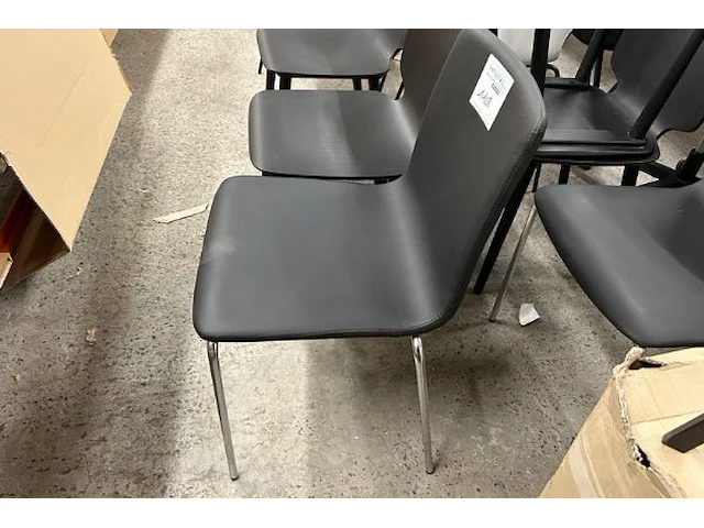 2 stoelen - afbeelding 2 van  5