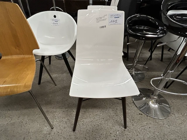 2 stoelen - afbeelding 1 van  6
