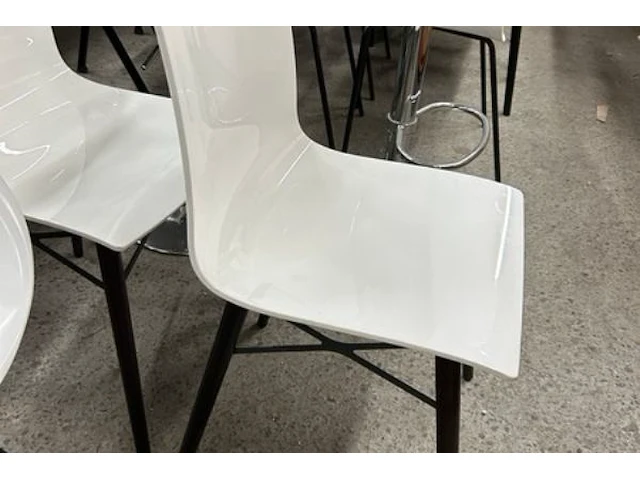 2 stoelen - afbeelding 2 van  6