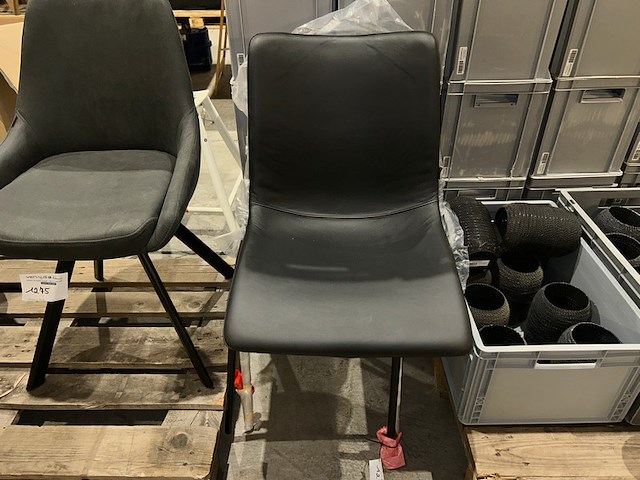 2 stoelen - afbeelding 1 van  5
