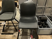 2 stoelen - afbeelding 1 van  5