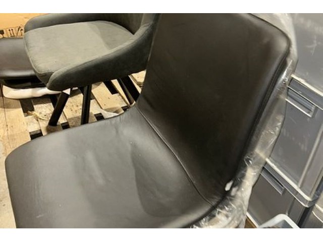 2 stoelen - afbeelding 2 van  5