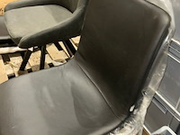2 stoelen - afbeelding 2 van  5