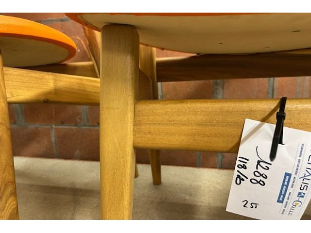 2 stoelen - afbeelding 4 van  5