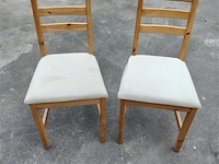 2 stoelen
