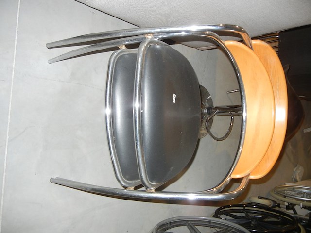 2 stoelen - afbeelding 1 van  1