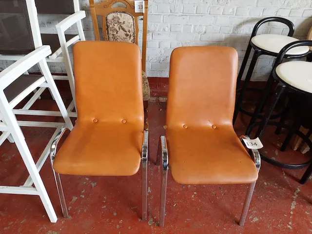 2 stoelen - afbeelding 1 van  3