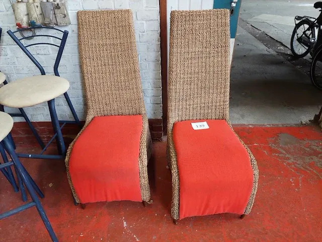 2 stoelen - afbeelding 1 van  3