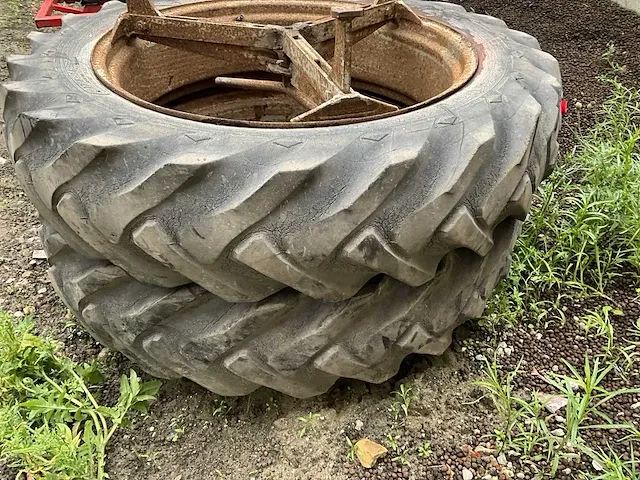 2 stuks dubbelluchtwielen met velgen goodyear - afbeelding 4 van  6