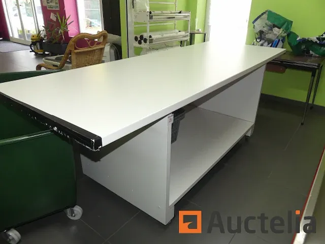 2 tafels werk op wielen - afbeelding 1 van  5