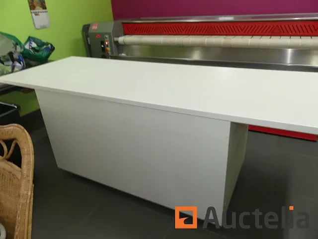 2 tafels werk op wielen - afbeelding 4 van  5