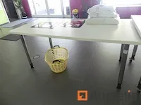 2 tafels werk - afbeelding 1 van  4