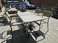 2 tafeltjes op ijzeren voet met 4 stoelen - afbeelding 1 van  4