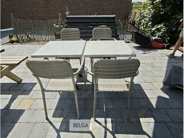 2 tafeltjes op ijzeren voet met 4 stoelen - afbeelding 2 van  4