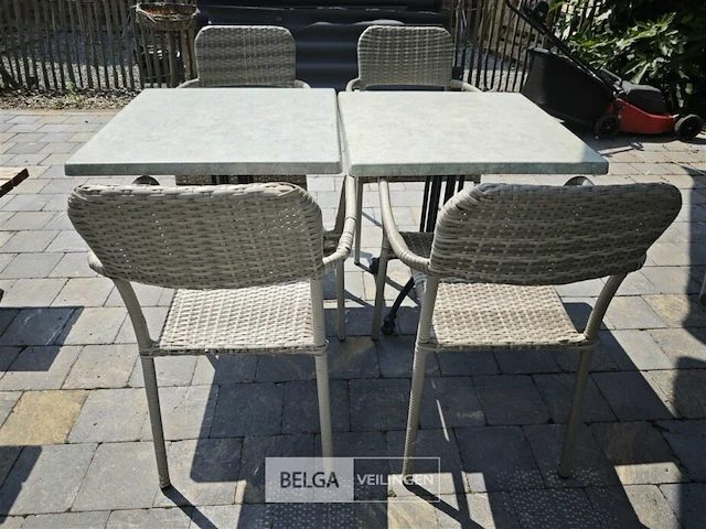 2 tafeltjes op ijzeren voet met 4 stoelen - afbeelding 1 van  4