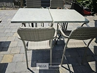 2 tafeltjes op ijzeren voet met 4 stoelen - afbeelding 1 van  3