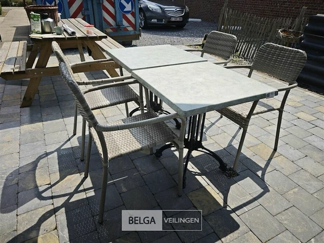 2 tafeltjes op ijzeren voet met 4 stoelen - afbeelding 1 van  3