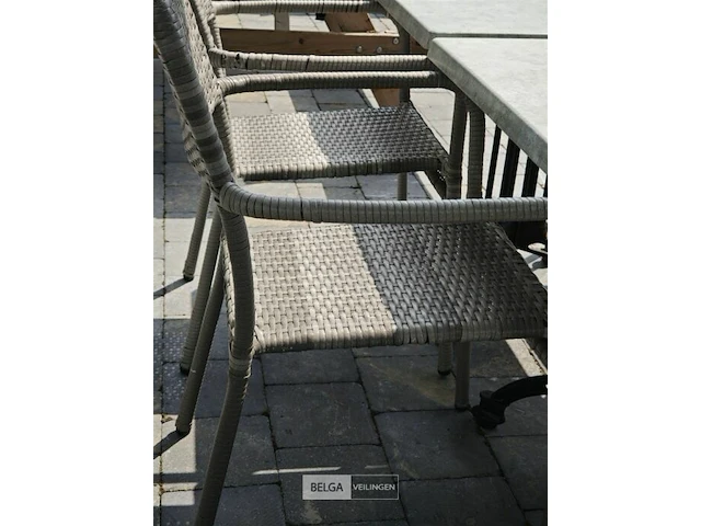 2 tafeltjes op ijzeren voet met 4 stoelen - afbeelding 2 van  3