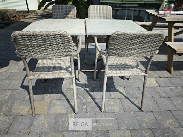 2 tafeltjes op ijzeren voet met 4 stoelen - afbeelding 3 van  3
