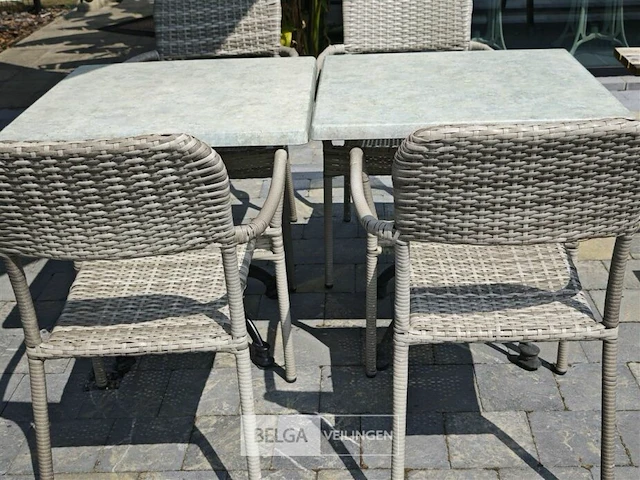 2 tafeltjes op ijzeren voet met 4 stoelen - afbeelding 2 van  4