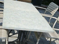 2 tafeltjes op ijzeren voet met 4 stoelen - afbeelding 3 van  4