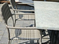 2 tafeltjes op ijzeren voet met 4 stoelen - afbeelding 4 van  4
