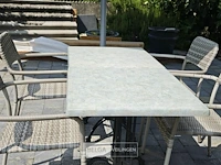 2 tafeltjes op ijzeren voet met 4 stoelen - afbeelding 1 van  4