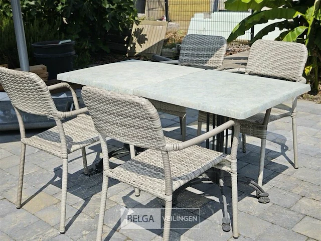 2 tafeltjes op ijzeren voet met 4 stoelen - afbeelding 2 van  4