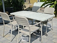 2 tafeltjes op ijzeren voet met 4 stoelen - afbeelding 2 van  4