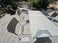 2 tafeltjes op ijzeren voet met 4 stoelen - afbeelding 4 van  4