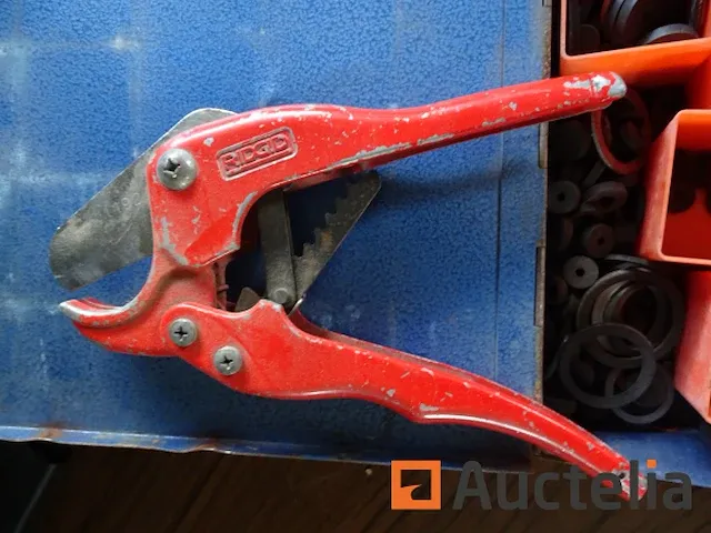 2 tangen ridgid-knetex slang frees, afdichtingen in een koffer voor kranen - afbeelding 1 van  9